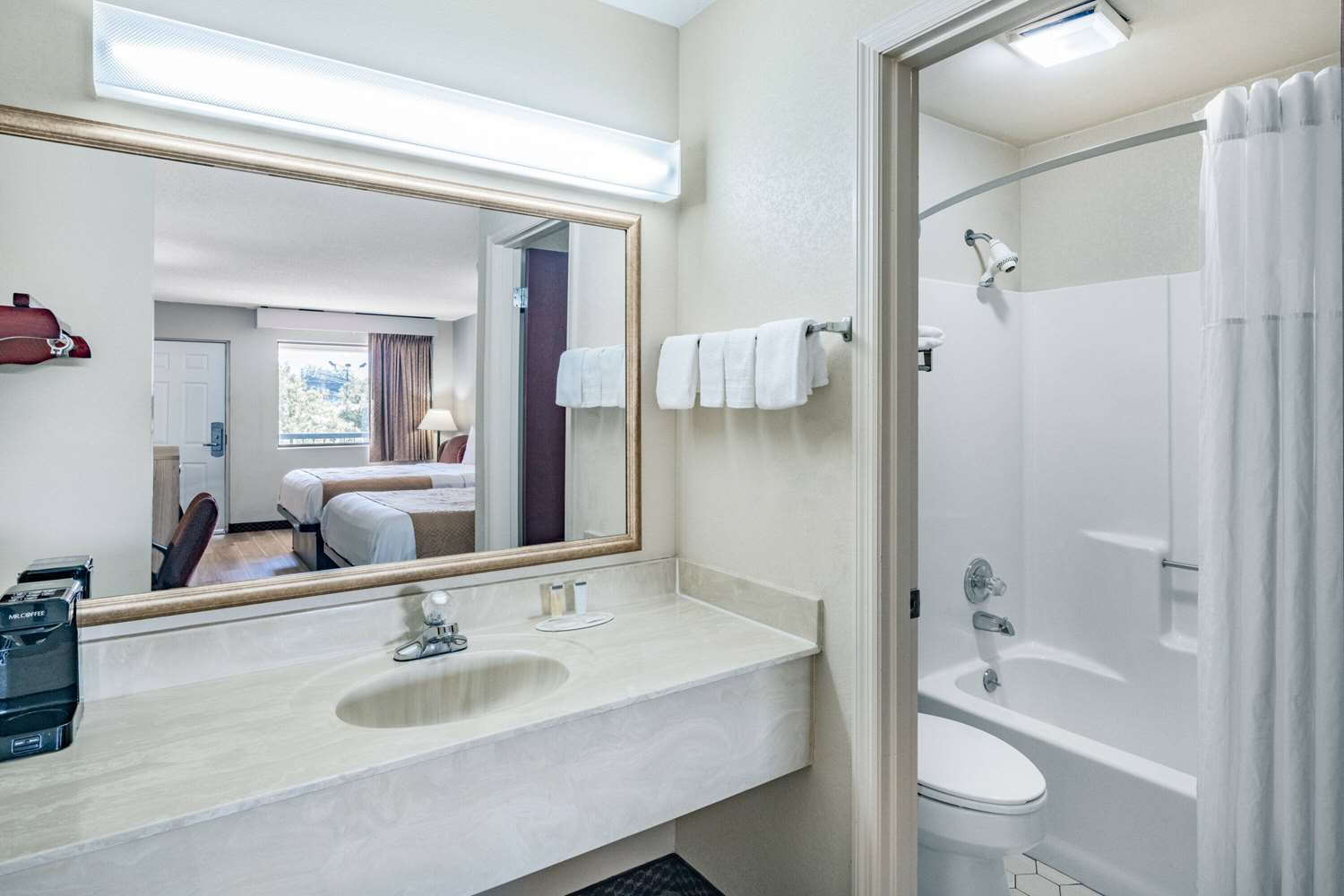 Days Inn By Wyndham Macon I-475 25/25