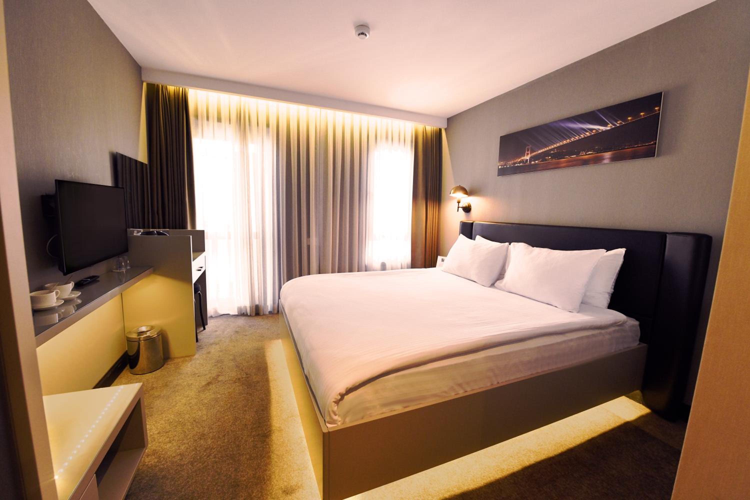 Room, Double Bed