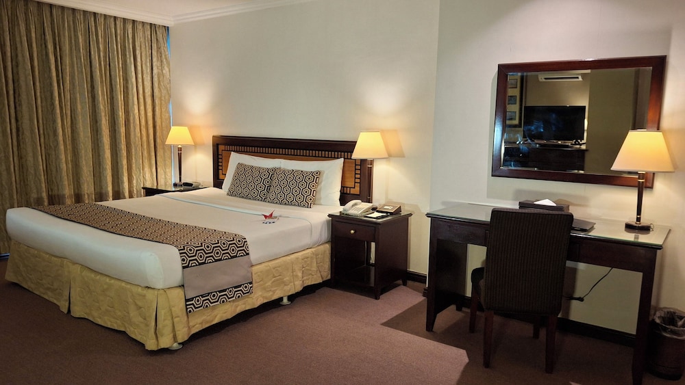 Herald Suites Solana 12/65