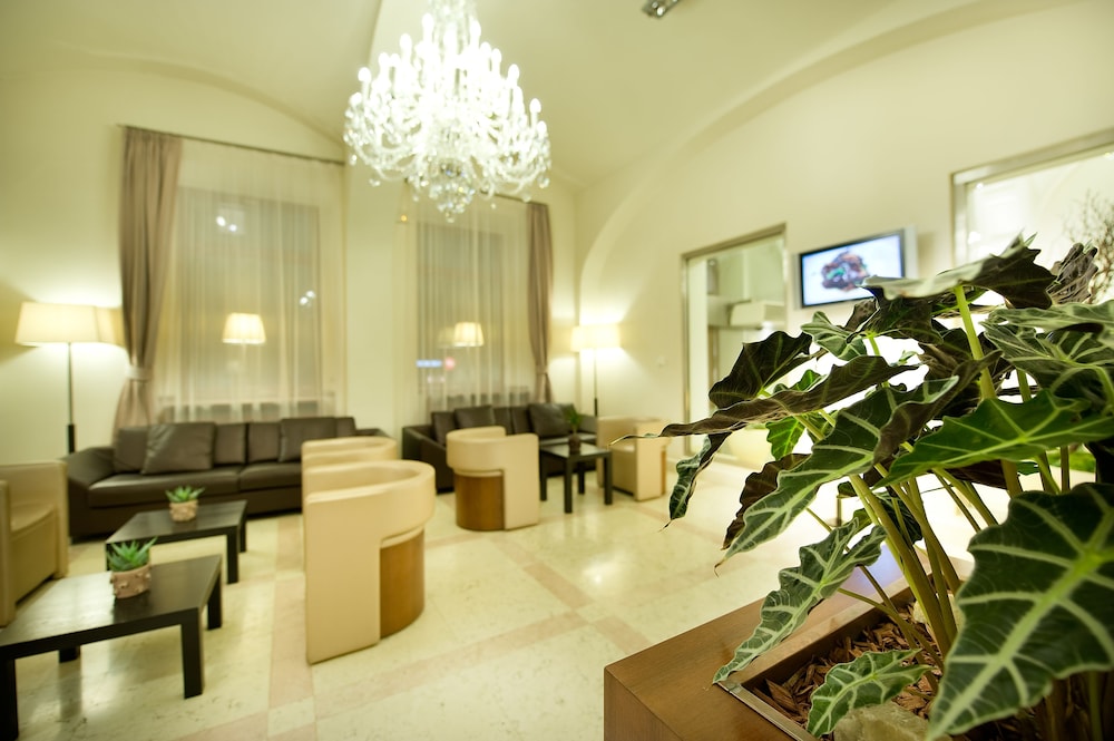 Hotel Maestro by Adrez 39/47