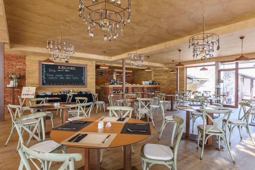 restaurant cafeteria