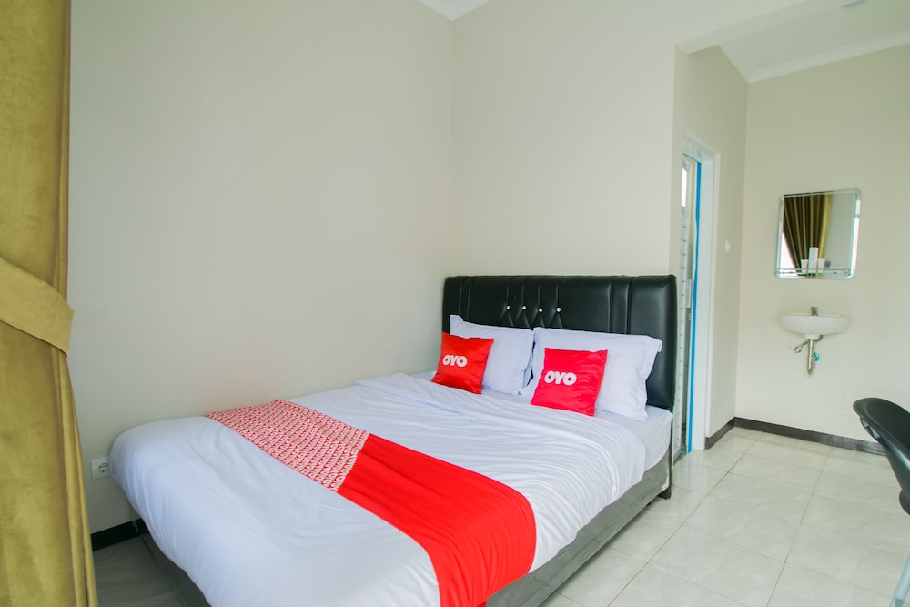 OYO 1078 Fakhira Residence 24/31