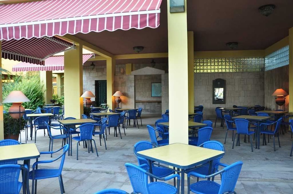 Palm Court Suites 27/48