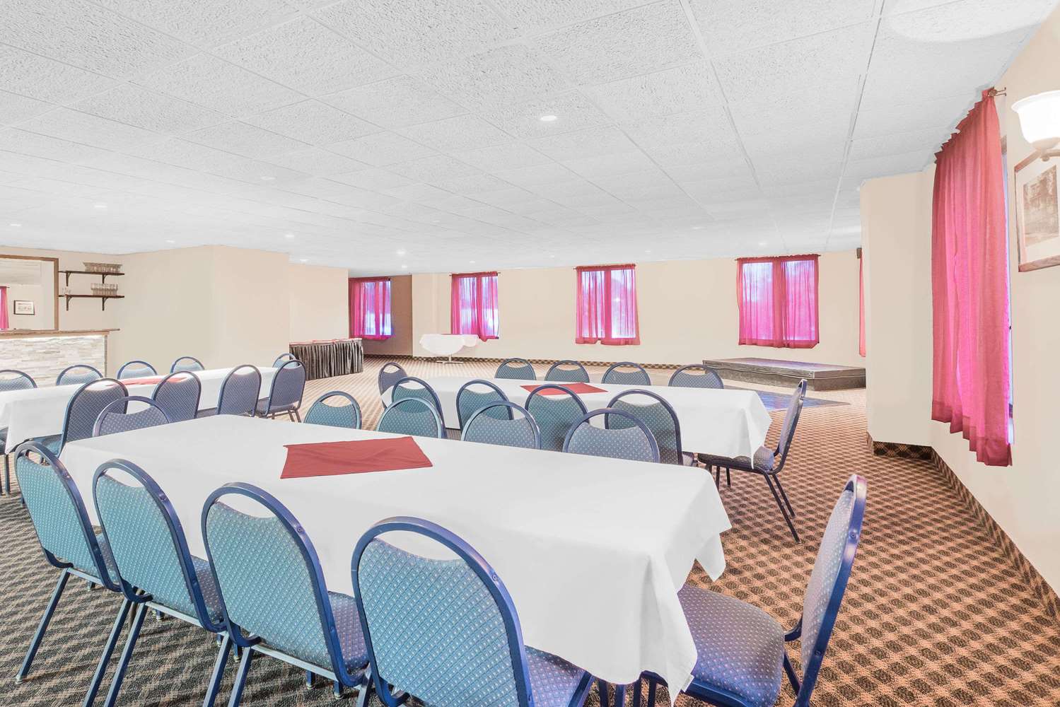 Days Inn by Wyndham Springfield/Phil.Intl Airport 14/19