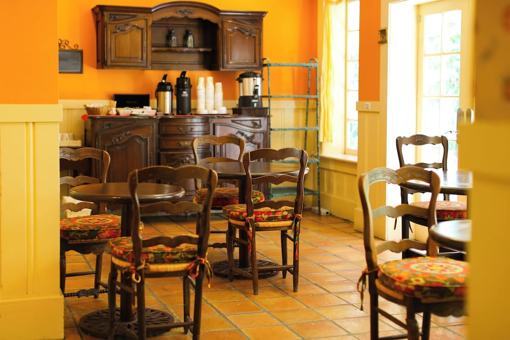Petite Auberge 45/53