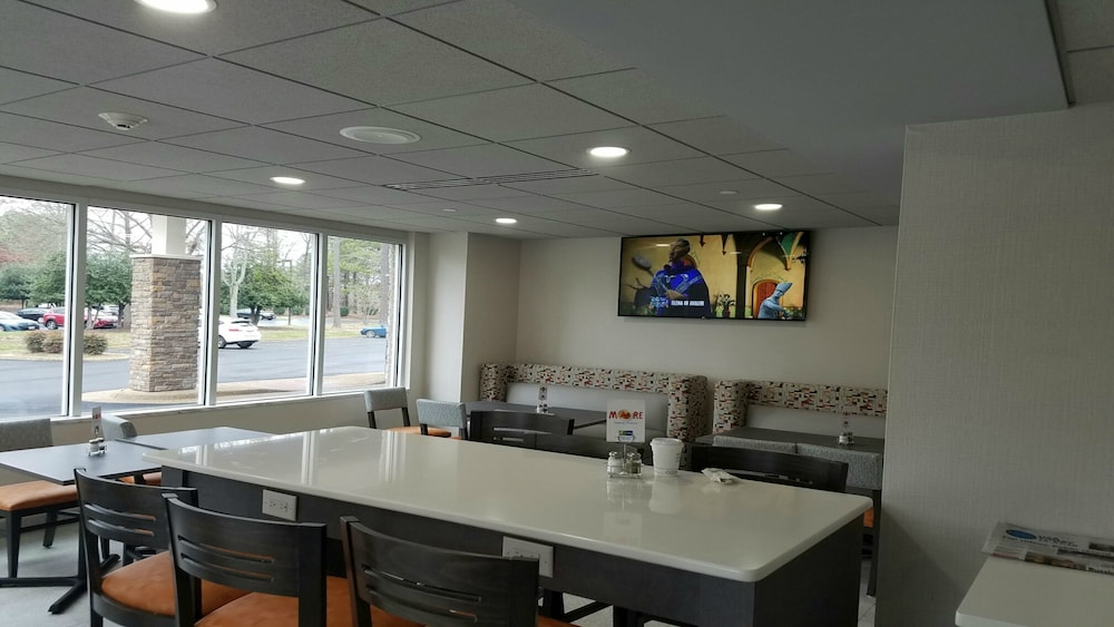 Holiday Inn Express Williamsburg Busch Gardens Area Ex Quality Inn At Kingsmill Busch Gardens Area 46/63