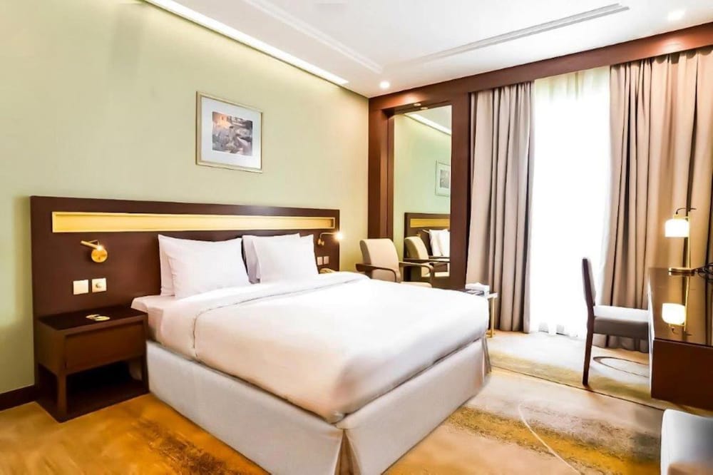 Golden Tulip Bahrain 18/78