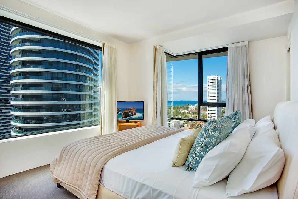 Mantra Broadbeach on the Park 24/70