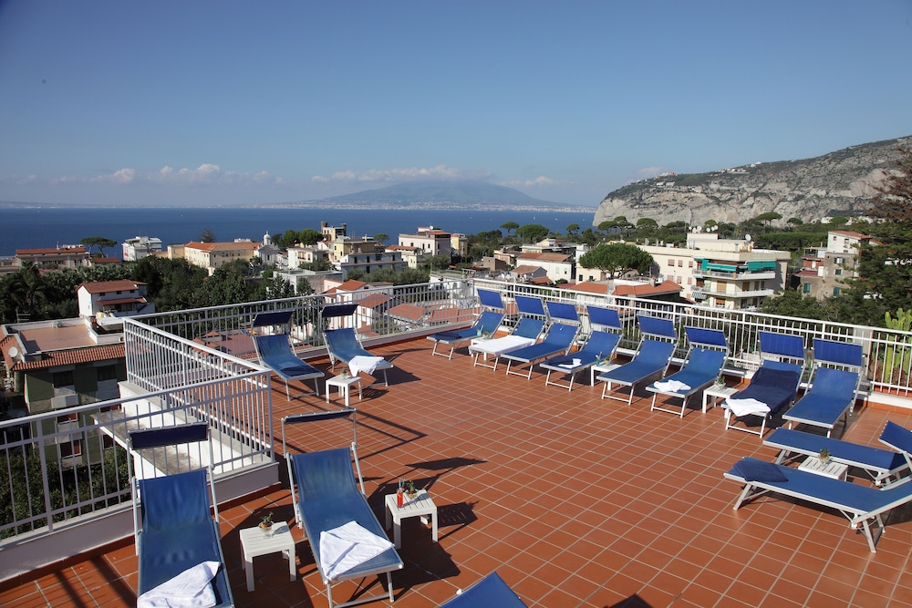 Caravel Hotel 39/62