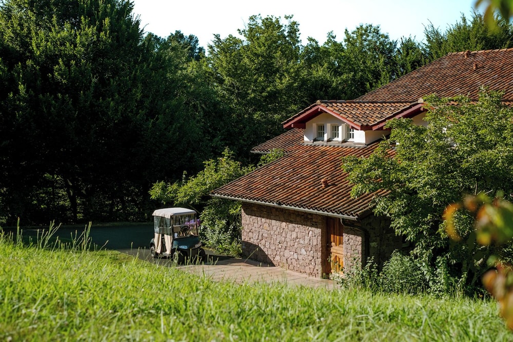 Hotel The Originals Auberge Ostape 43/50