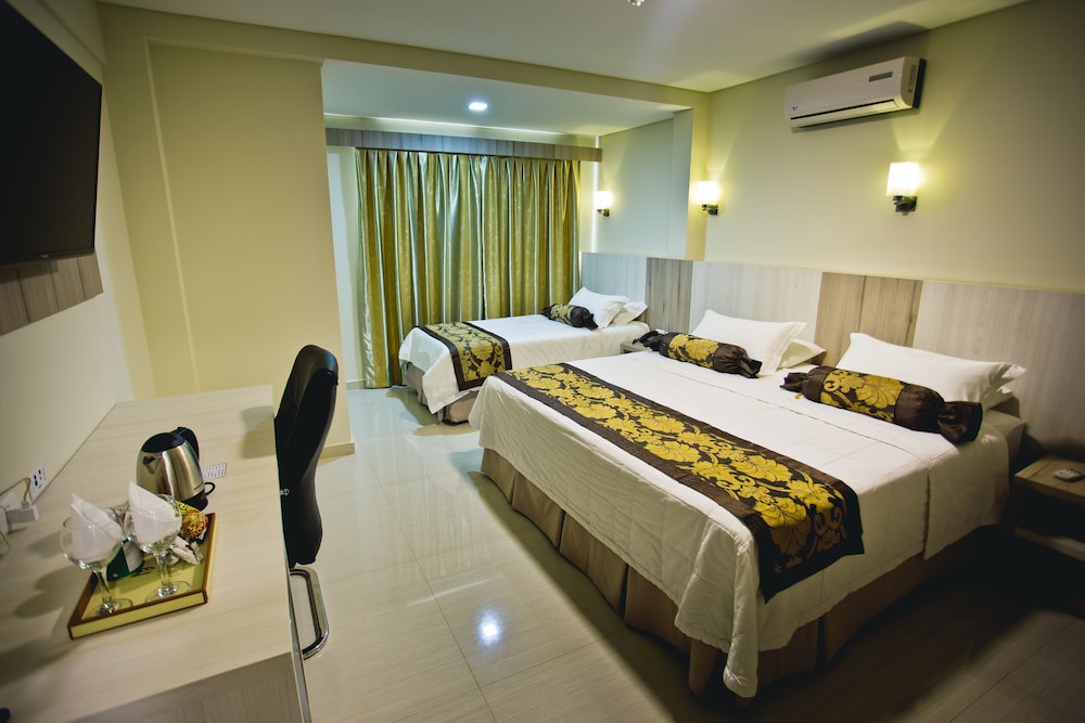 Megal Suites Hotel 11/45