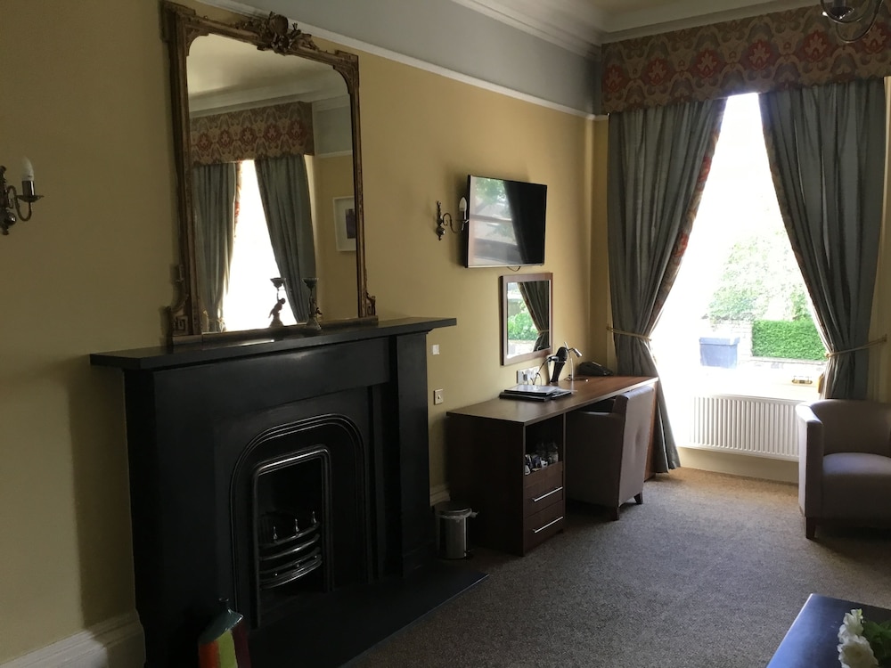 The Salisbury Hotel 2/53