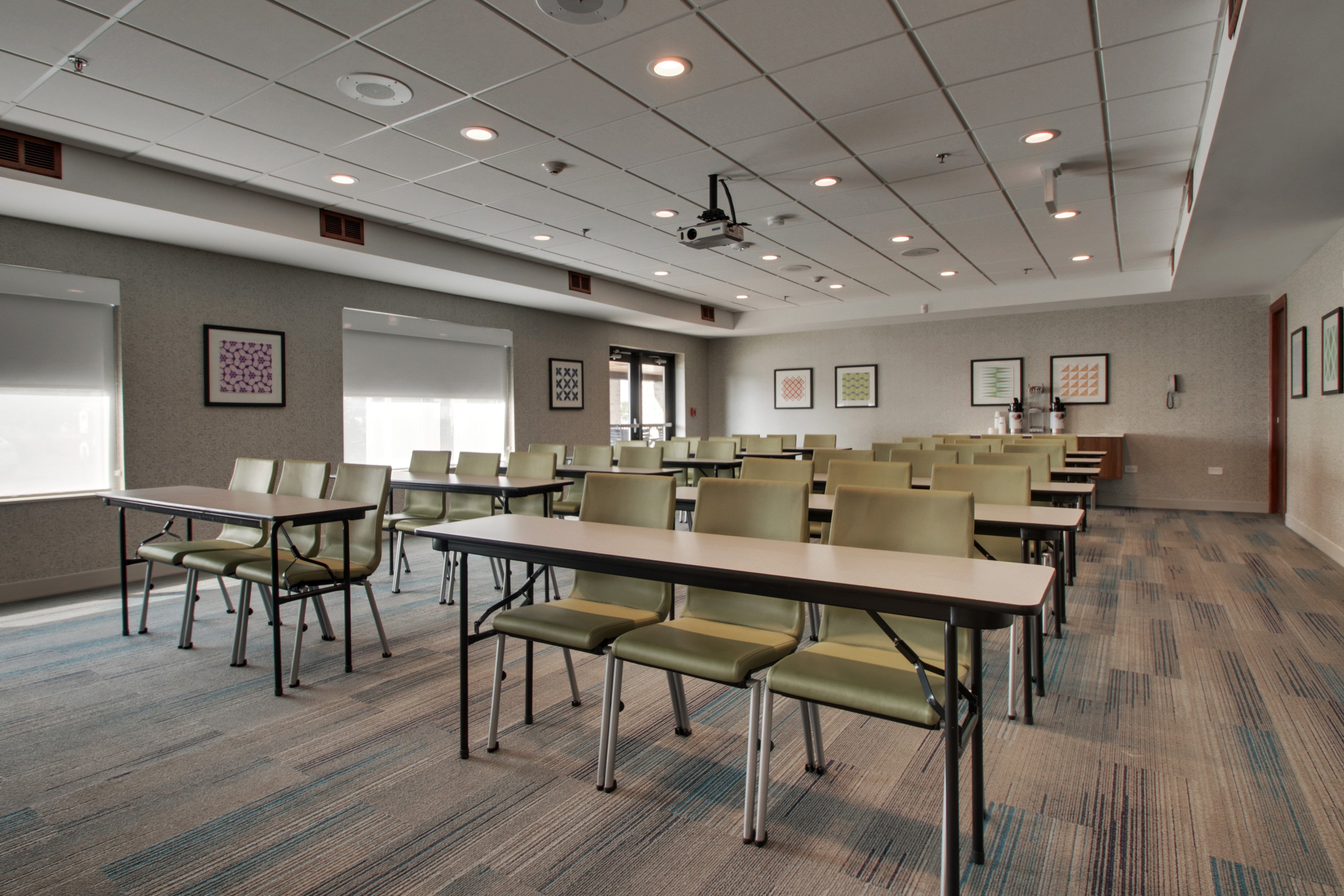Holiday Inn Express & Suites AURORA NAPERVILLE 23/41