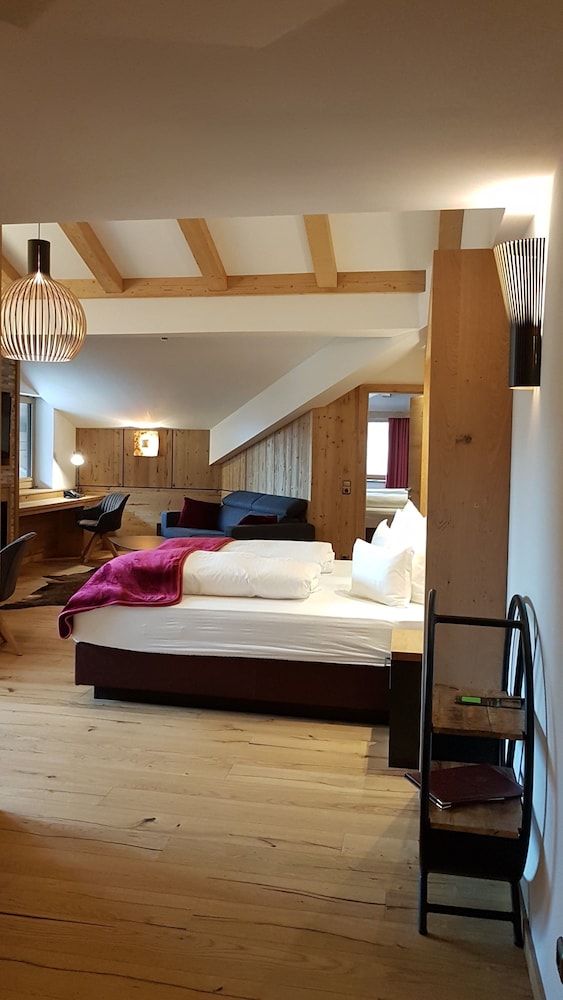Tyrolis Hotel 24/69