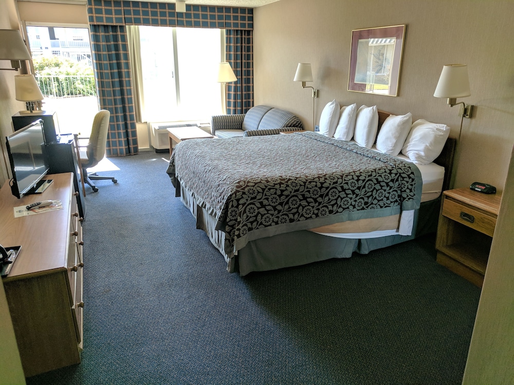Days Inn by Wyndham Seguin TX 11/27