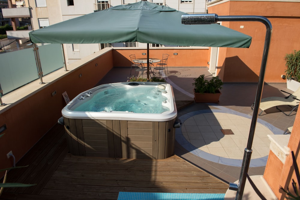 Artemis Hotel 62/69