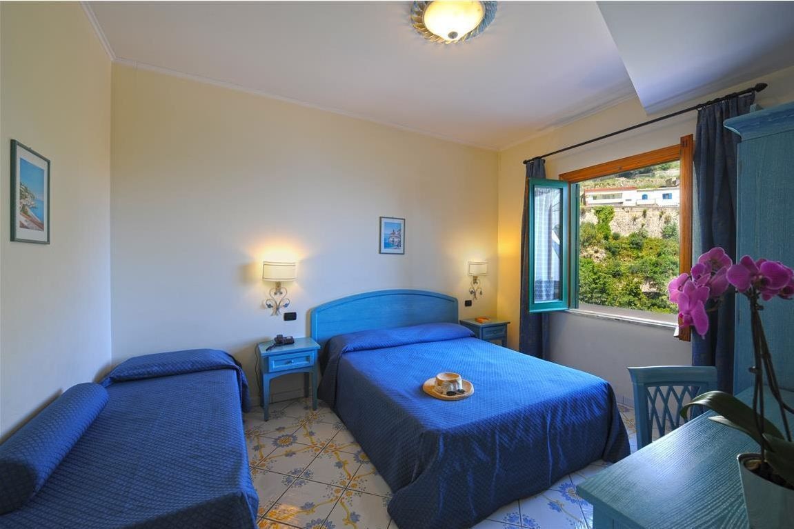 غرفة رباعية بسرير مزدوج وسريرين منفصلين، La Pergola Hotel 2/9