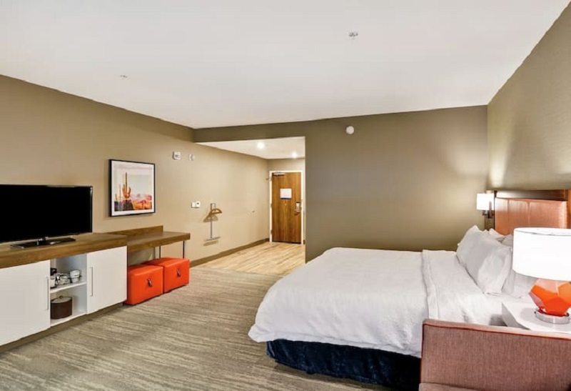 STUDIO, KING BED, SOFA, ACCESSIBLE