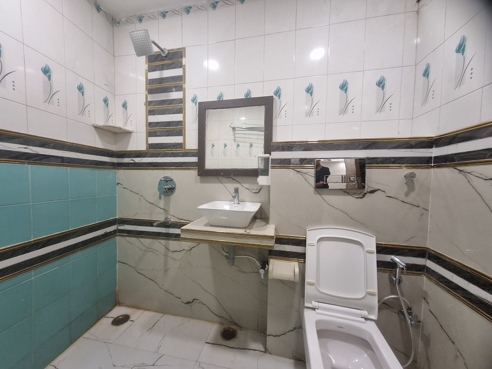 Muskan Hotel 39/48