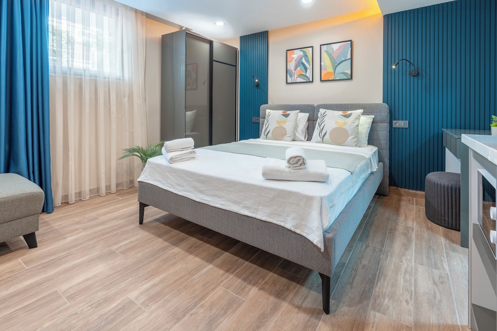 DoQu Suites&Hotel 7/28