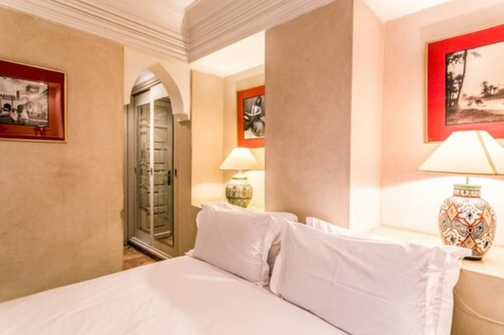 SUITE, KING BED, COURTYARD VIEW, PRIVATE BATHROOM