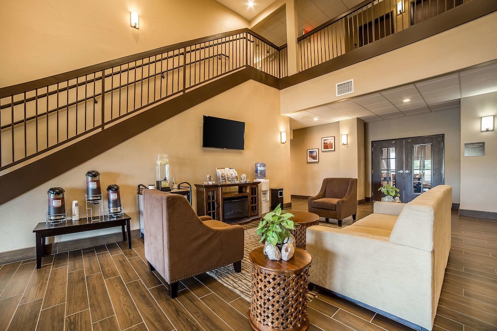 Comfort Inn and Suites Vernal National Monument Area 34/42