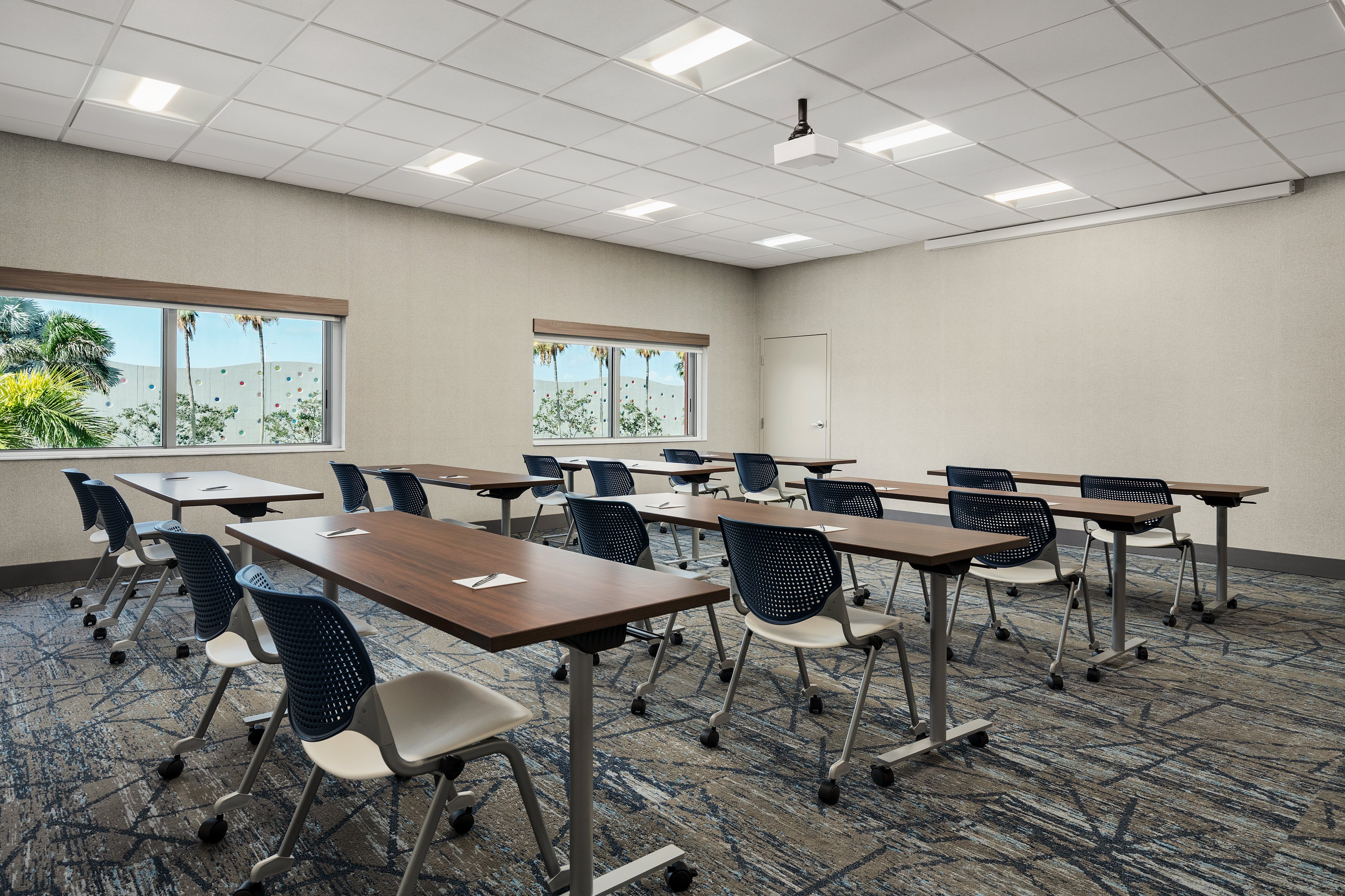 Holiday Inn Express & Suites Miami Intl Airport - 36th St 45/50