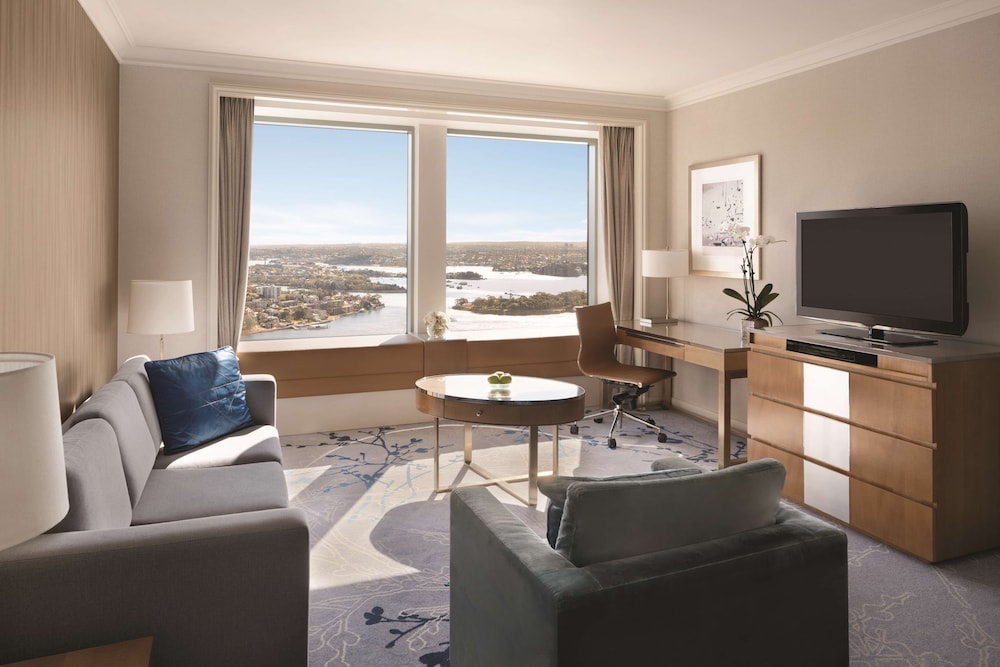 Shangri-La Sydney 58/67