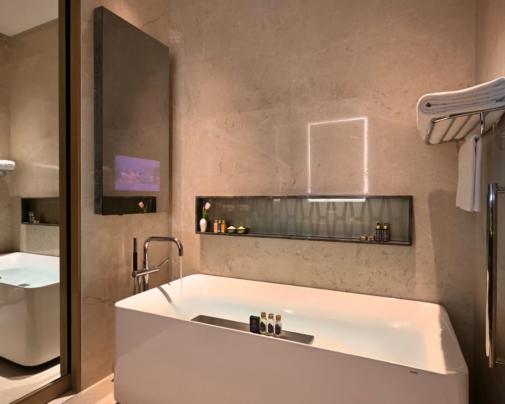 Taj Club, Club, Twin Beds, City View, TAJ SANTACRUZ 4/4