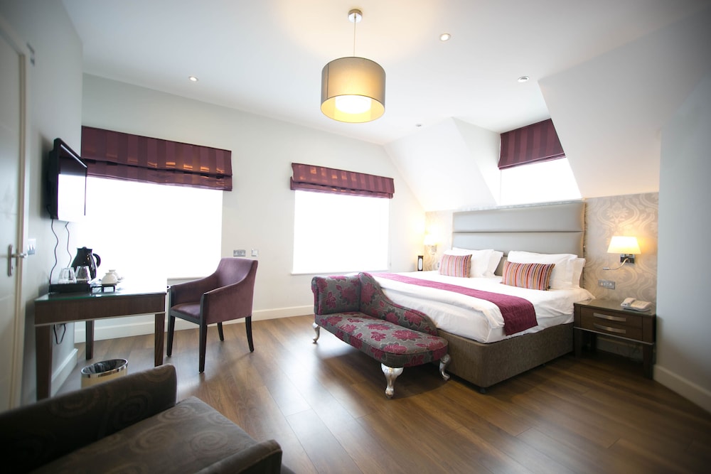 EXECUTIVE, DOUBLE OR TWIN BED