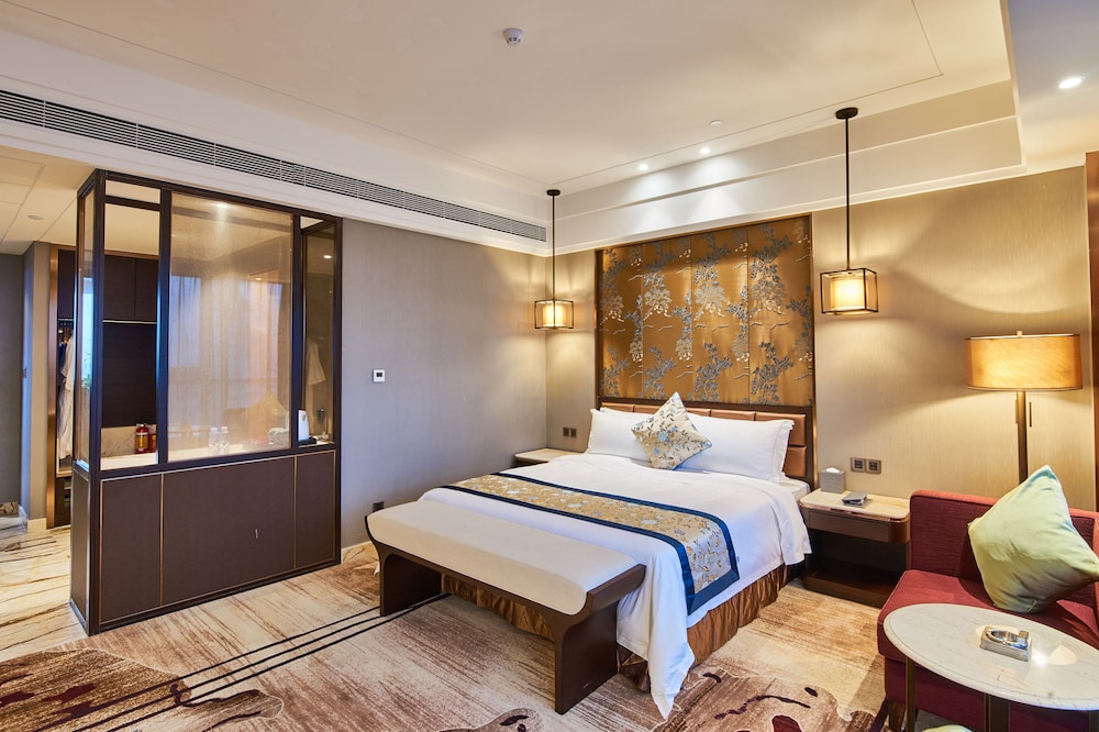 Huayu Landmark Hotel 16/32