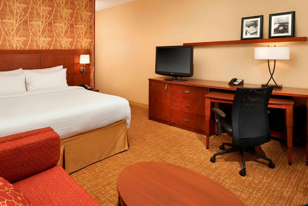 Courtyard Chicago Waukegan/Gurnee 40/42