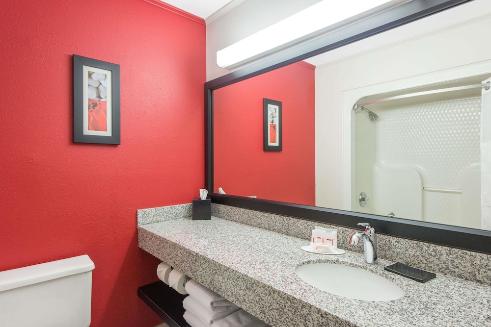 Ramada by Wyndham Springfield North 6/18