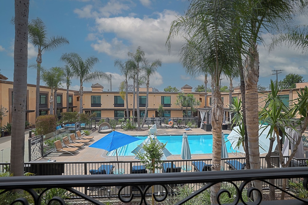 The Cove Hotel, Ascend Hotel Collection 65/67