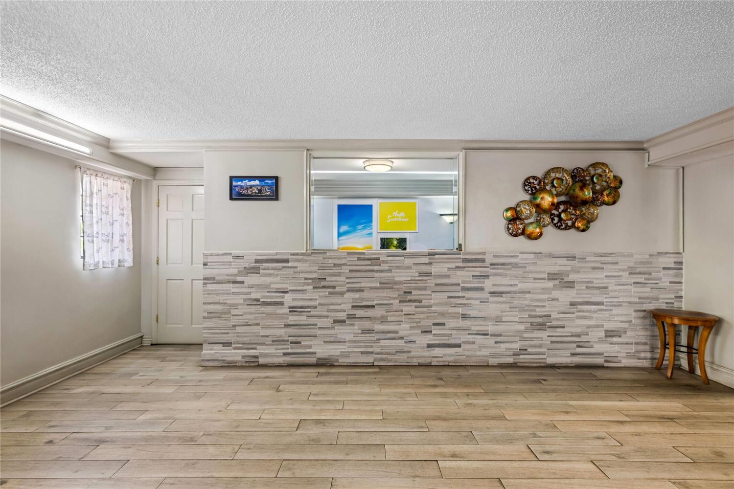 Days Inn By Wyndham Birmingham/West 10/32