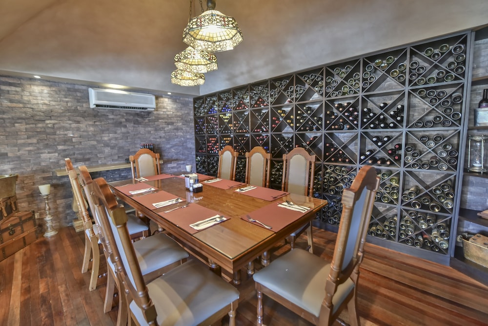 La Riviera Hotel Bed And Breakfast 33/50