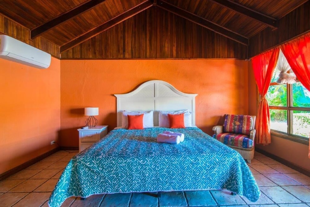 ROOM, KING BED, BEACH FRONT