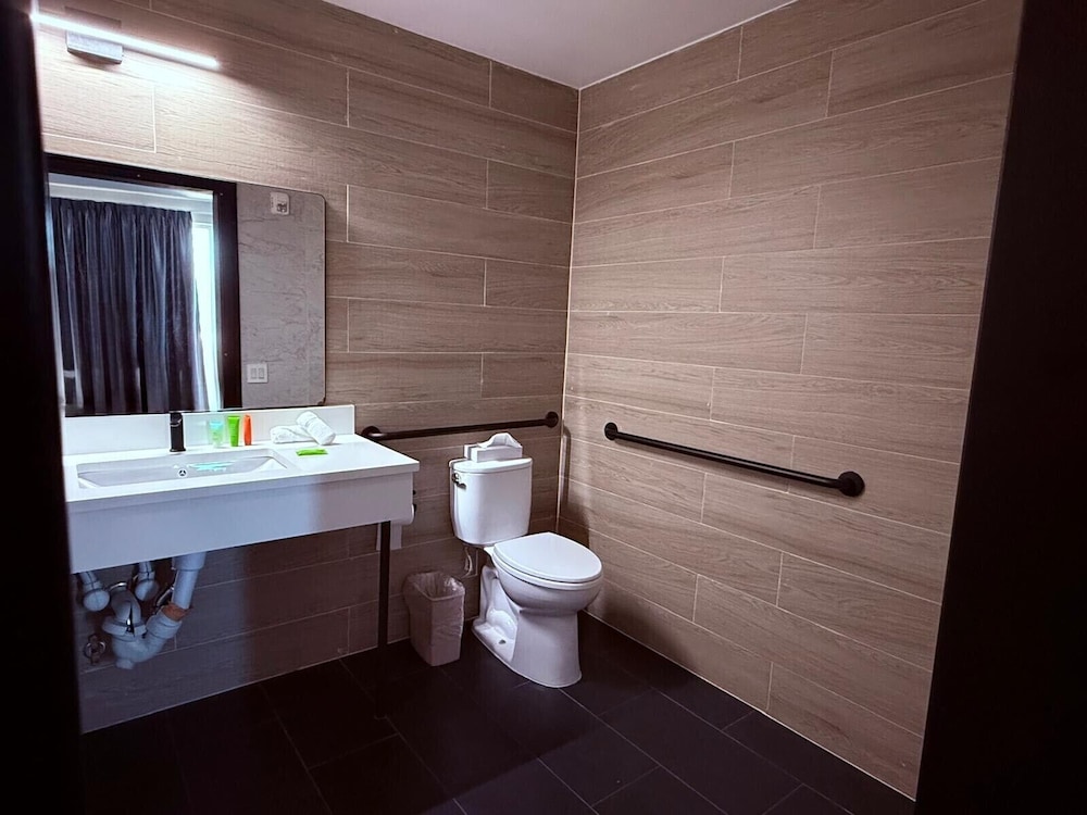 Bkway Hotel Brooklyn 30/31