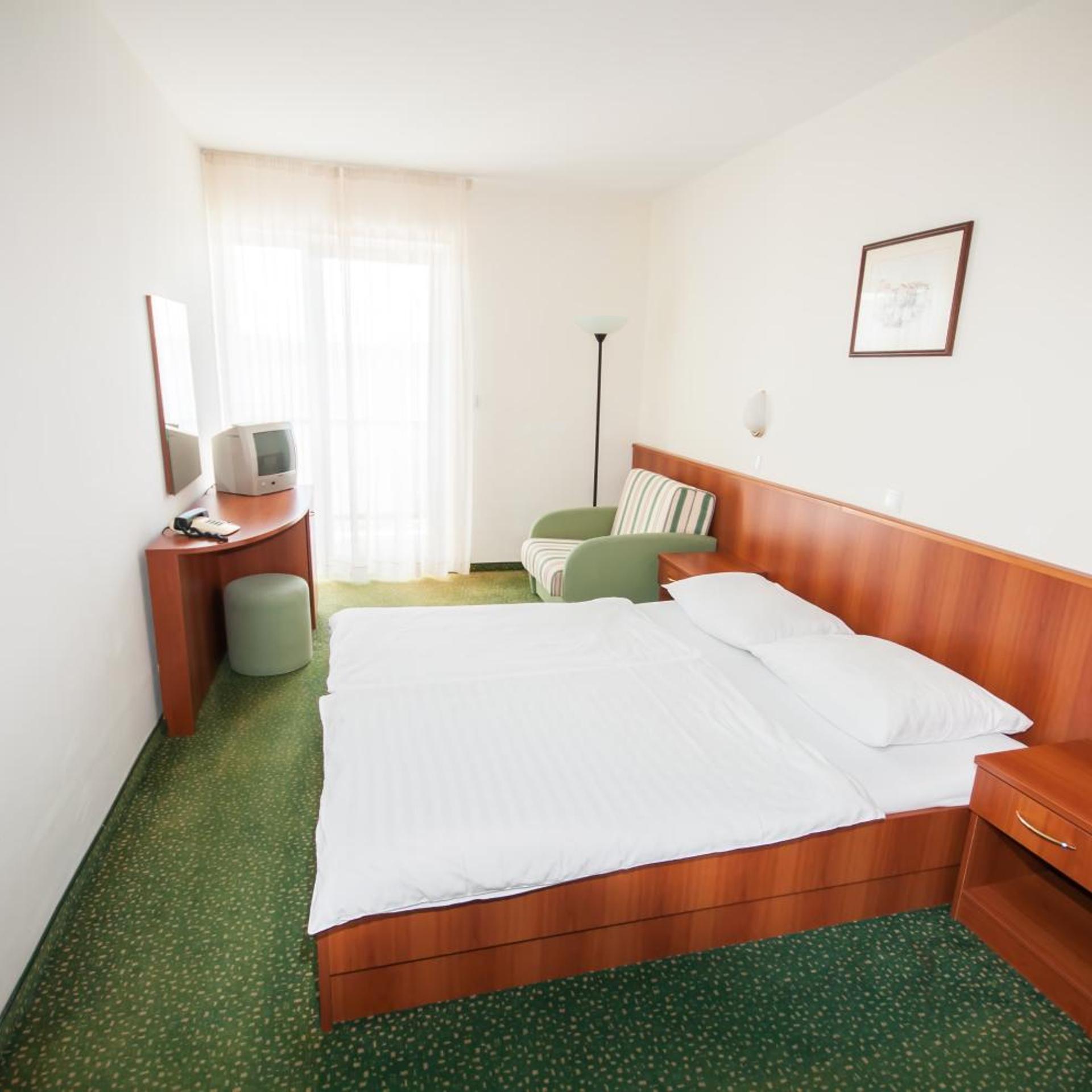 Lavanda Hotel 9/50