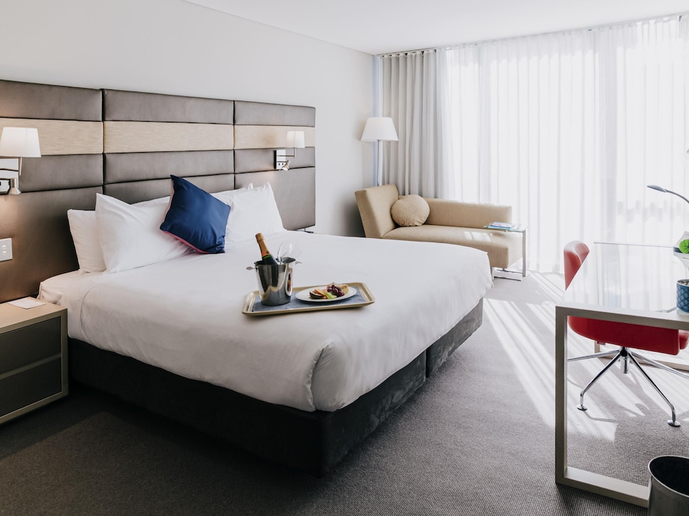STANDARD, KING BED