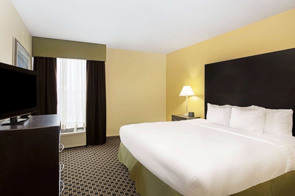Suite, 3 Queen Beds