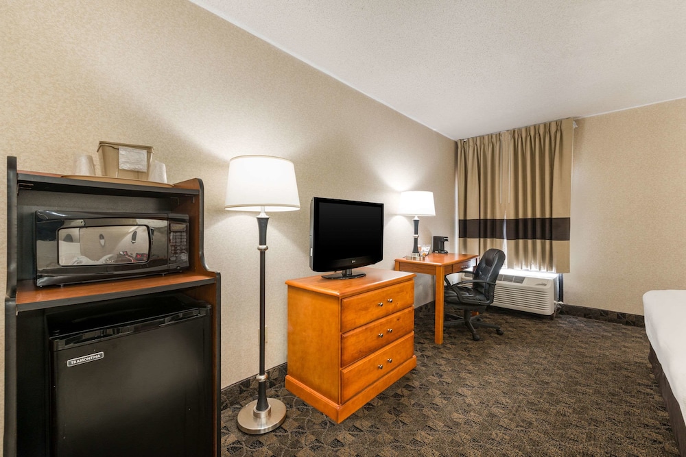 Quality Inn & Suites Portage Central 31/53