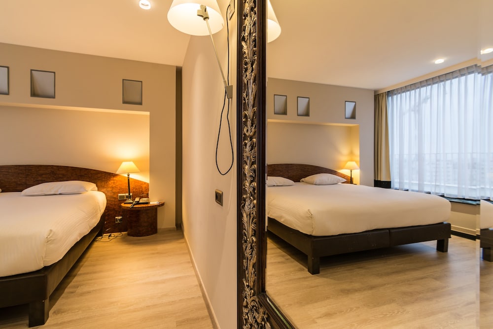 DELUXE, SUITE, KING BED