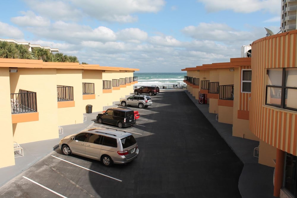 Grand Prix Motel on the Beach 46/48