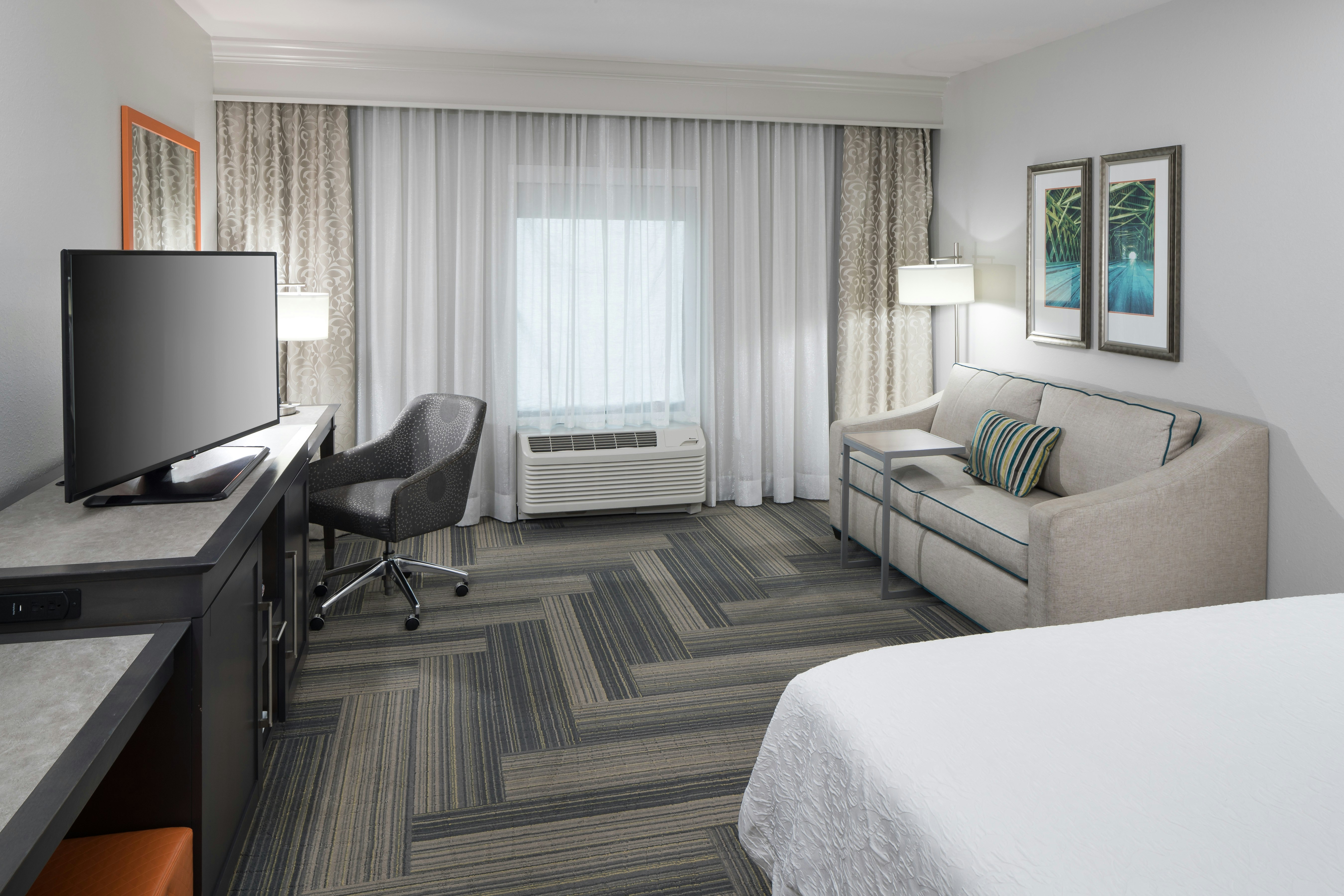 ROOM, KING BED, SOFA