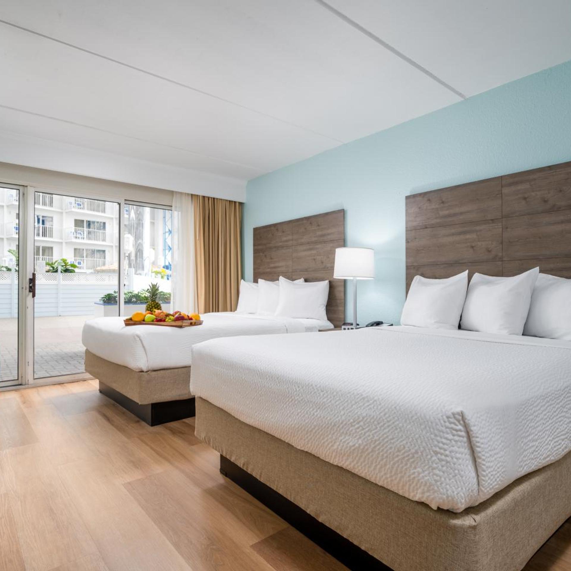 Suite, 2 Queen Beds, Pool Floor