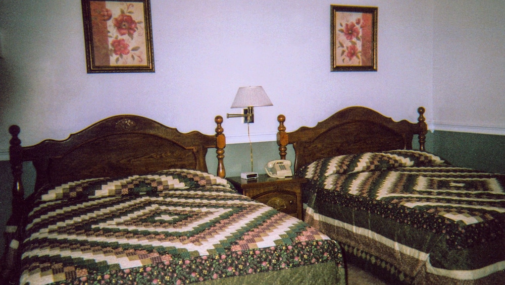 JUDY'S MOTEL BEDFORD 32/34