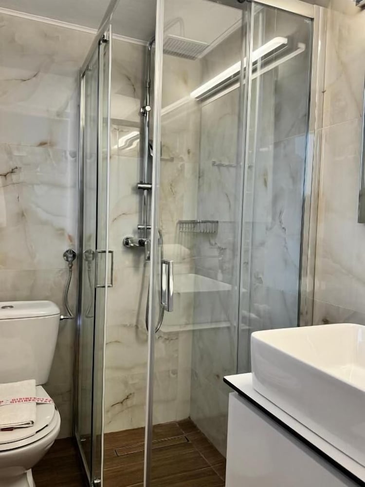 Marinos Rooms 46/50
