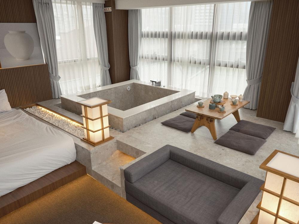 UH Suite The Myeongdong 44/52