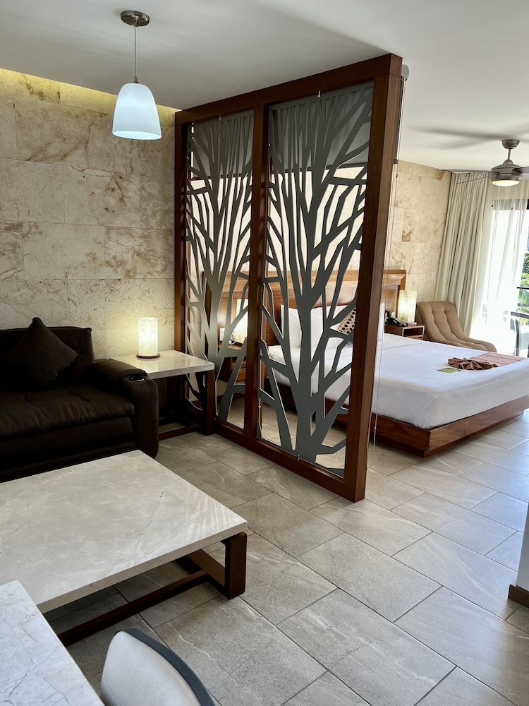 Grand Fifty Suites 35/65